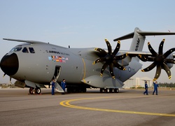 Airbus A400M, Lotnisko, Śmigła