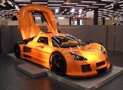 Gumpert Apollo, Otwarta, Klapa, Silnika