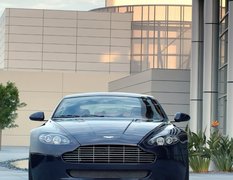 Przód, Aston Martin AMV8