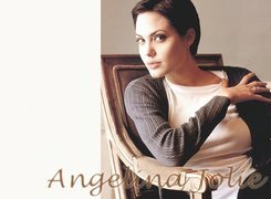 Angelina Jolie, Pierścionek
