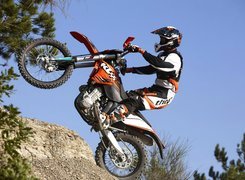 KTM 450 EXC, Stromy, Podjazd