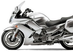 Yamaha FJR1300A, Kufry, Szyba