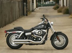 Harley-Davidson Dyna Super Glide, Manetka, Gazu