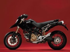Czarne, Ducati Hypermotard 1100