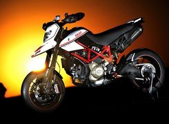 Ducati Hypermotard 1100, Zaciski, Brembo