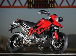 Czerwone, Ducati Hypermotard 1100, Alufelgi