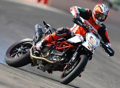 Ducati Hypermotard 1100 Evo, Tor, Wyścigowy