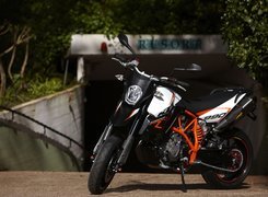 KTM 990 Supermoto, Zawieszenie, Silnik