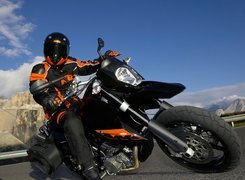 KTM 990 Supermoto, Ostry, Zakręt