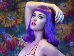 Katy Perry, Fioletowa, Peruka