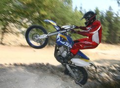 Husaberg FE450, Jazda, Na, Kole