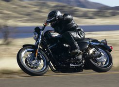 Harley Davidson Sportster XL883R, Podnóżki