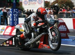 Harley Davidson V-Rod Muscle Drag, Wylot, Spalin