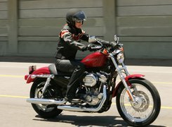 Harley Davidson XL883, Motocyklistka