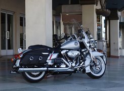 Harley Davidson Road King Classic, Sakwy, Szyba