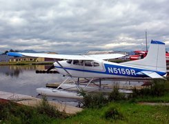 Cessna A185F, Parking, Przystań, Wodna