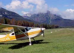 Cessna 185, Trawiaste, Lotnisko, Góry