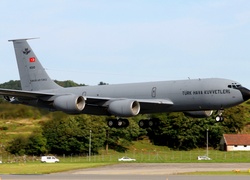 KC-135 Stratotanker, Lądowanie