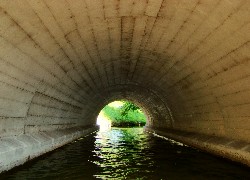 Tunel, Rzeka