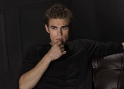 Paul Wesley, Czarna, Bluza