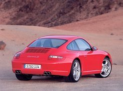 Czerwone Porsche Carrera S
