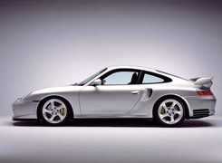 Srebrne Porsche 911 GT2