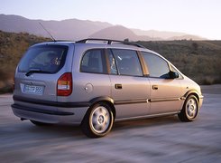 Opel Zafira, Lampy Tył