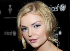 Blondynka, Izabella Miko