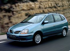 Nissan Almera Tino