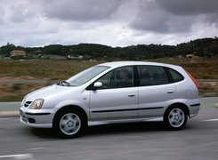 Nissan Almera Tino, Droga