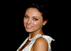 Mila Kunis, Biała, Bluzka