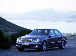Granatowy, Mercedes E-klasa