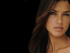 Zamyślona, Adriana Lima