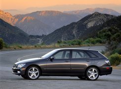 Czarny, Lexus LS