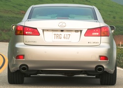 Lexus IS, Tył