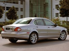 Jaguar X-Type, Tył