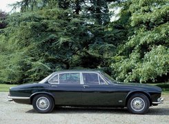 Czarny, Jaguar X-Type