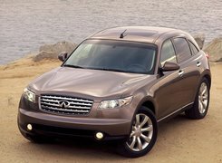 Infiniti FX 45, Morze, Skały