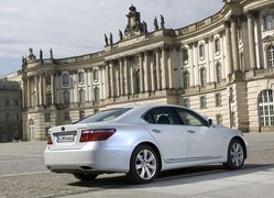 Lexus LS 600H