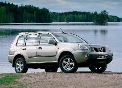 Nissan X-Trail, Pierwsza, Wersja