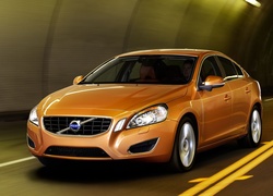 Volvo S-60, Tunel