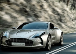 Srebrny, Aston Martin One-77, Ulica