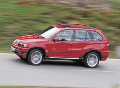 Czerwone, BMW X5, Silnik 4.6IS