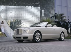 Reprezentacyjny, Bentley Azure
