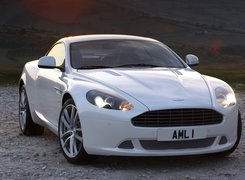 Biały, Aston Martin DB9