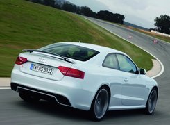 Audi RS5, Spojler, Tor