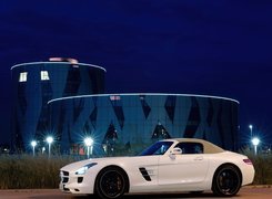 Biały, Mercedes-Benz SLS AMG