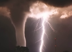 Tornado, Burza, Chmury