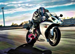 Yamaha R1, Tor