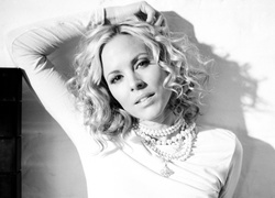 Maria Bello, Kręcone, Włosy, Naszyjnik